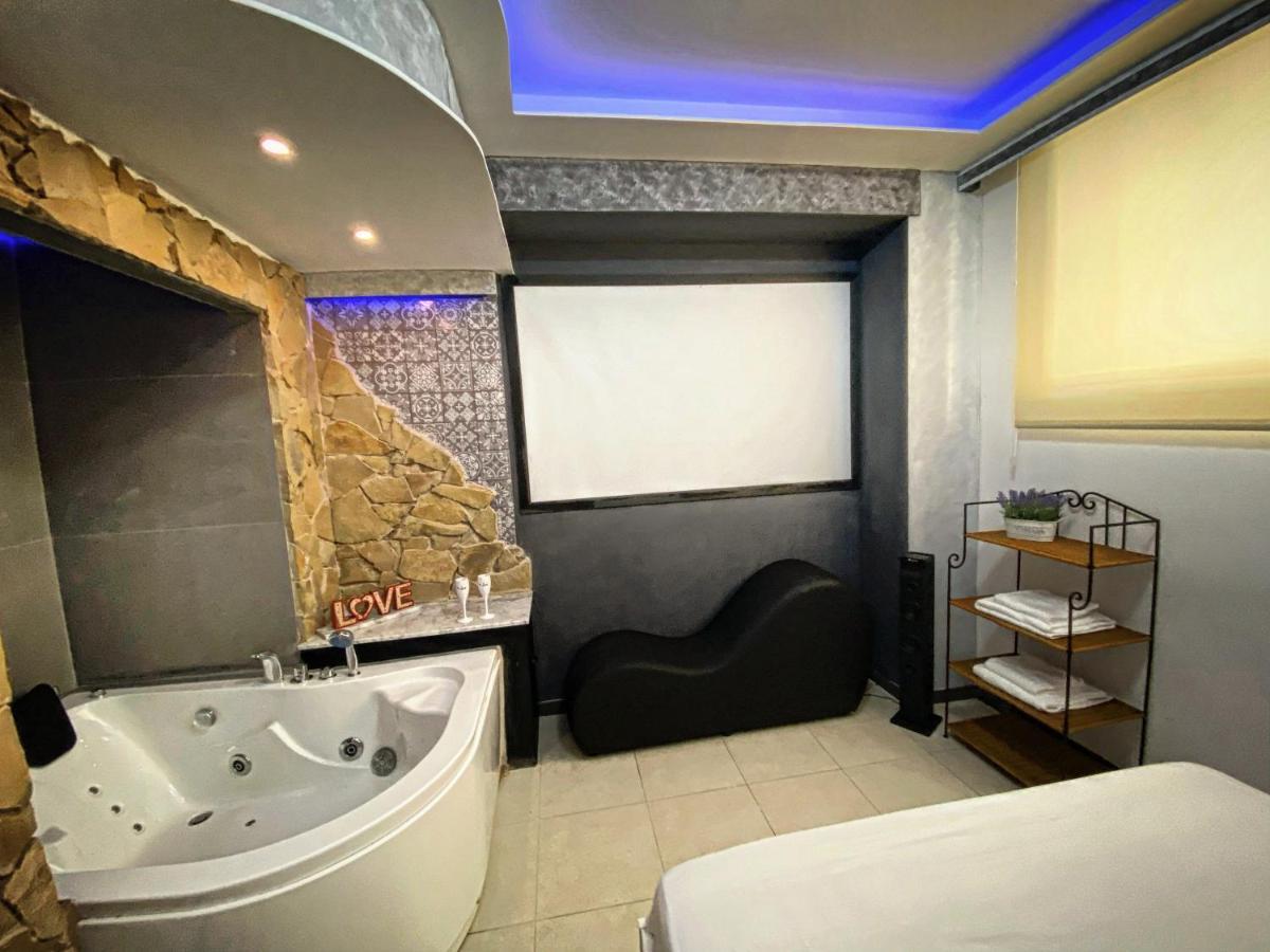 Aparta suite la nuit Calafell Extérieur photo