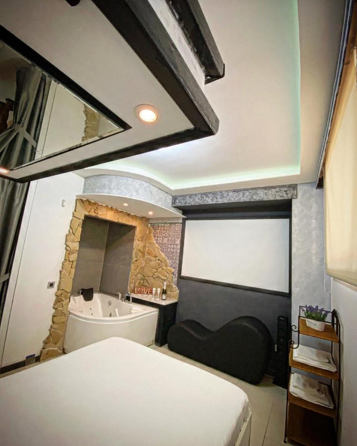 Aparta suite la nuit Calafell Extérieur photo